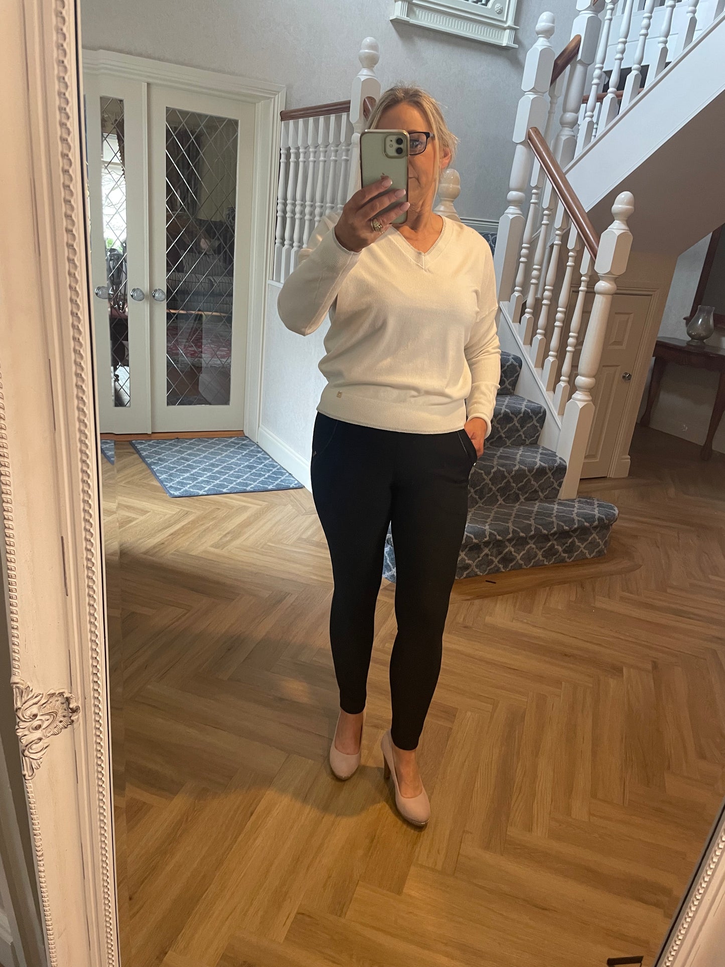 Cream Bluoltre V Neck jumper